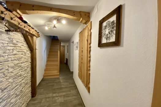 2jLr3u9ixZlFBa3HJLMw0J