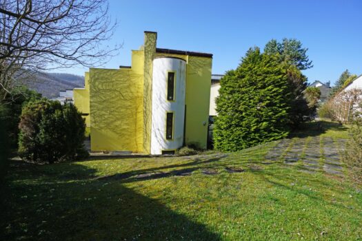Eckreihenhaus mit Einfamilienhauscharakter in zentrumsnaher Aussichtsslage Hausansicht Gartenseite