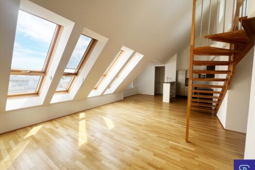 Sanierte 104m² Maisonette-Dachwohnung mit Terrasse und Klima - 1150 Wien Wohnbereich, Küche, Eingangsbereich