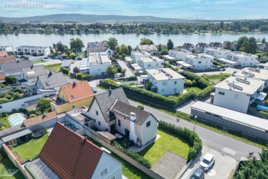 Ihr Schlüssel zum Glück - ein Traumhaus am See wartet auf Sie! Das Haus in unmittelbarer Nähe zum Neufeldersee