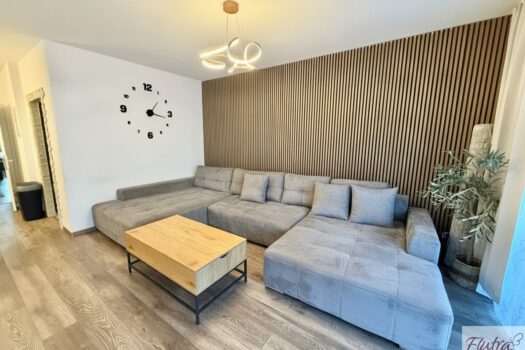 300KtRQyd7b1rElHj5CjmE