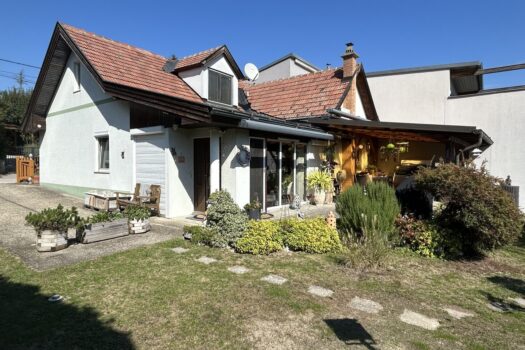 Timeless! Haus vom Garten aus