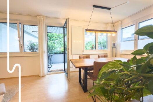 SIEZENheimat | 4-Zimmer Balkon-Wohnung mit Kaminofen & Parkplatz Heller Wohnbereich