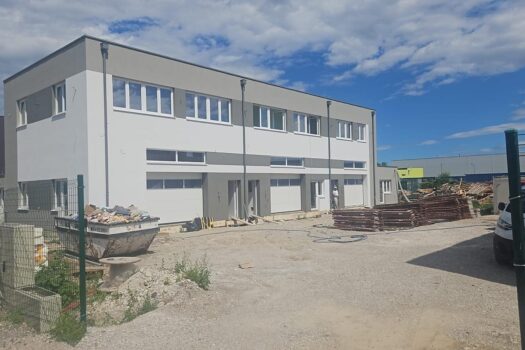 Halle mit Werkstatt/Lager und hellen Büroräumen, ideal für Ihren Gewerbebetrieb! 3c2em48O3GQKRvNnYn90Hn
