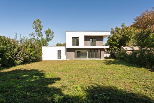 Ruhe, Design & Freiraum – Ihr neues Zuhause in Weikendorf. Belags- oder Schlüsselfertig! Gartenansicht