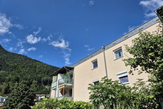 Außenfassade mit Balkon