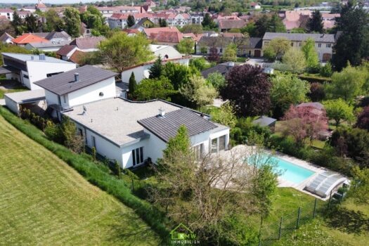 Exklusive Immobilie im italienischen Stil: Traumhafter Bungalow mit Pool in ruhiger Sackgassenlage 4NeHTx1cABrAWxMtasvi6Q