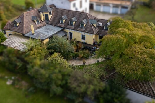 Paradies-Liebhaber aufgepasst! Detailreiches Ein oder Mehrfamilienhaus! Drohnenfoto