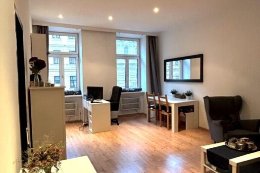 TOP STARTERWOHNUNG - 2 ZIMMER ALTBAUWOHNUNG MIT HOHEN RÄUMEN - SOFORT BEZIEHBAR - NÄHE HANNOVERMARKT UND U6 4j5Tdi5mM3E2EzpVgnt0aX