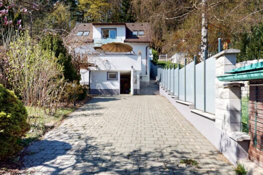 Fast Land, fast Stadt: Ihr Domizil nahe Klosterneuburg! Wenige Autominuten bis Wien! Hausansicht