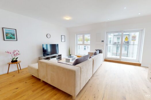 Stilvolle DG-Wohnung mit Balkon 50QddsOFkp91aLb5DNbEC0