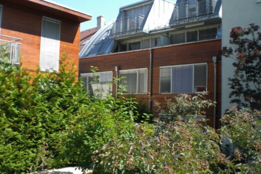 3 Zimmer-Penthouse-Wohnung mit Balkon in den grünen Innenhof gerichtet 57H1vvtUaMotT4e9i2jqlv
