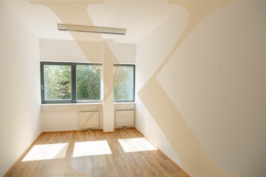 Klimatisierte Bürofläche samt Parkplätzen und idealer Verkehrsanbindung in Wels zu vermieten! Büro I