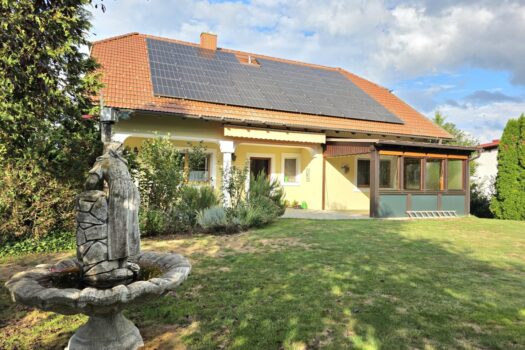 Ruhiges Familienhaus mit Ausbau-Möglichkeit! Außenansicht