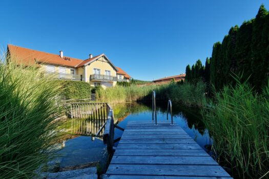 Badeteich / Hofansicht