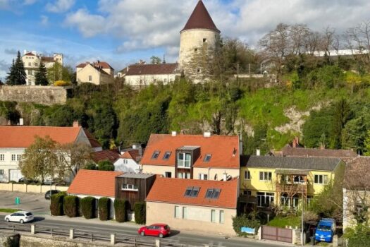 5h1Q9iNKgvLOD4ApjU4ri4