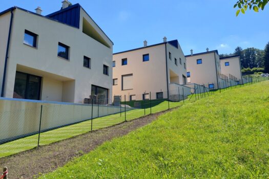 Belagsfertige Doppelhäuser inkl. 2 Garagenplätze in traumhafter Aussichtslage nähe Wien Straßenansicht