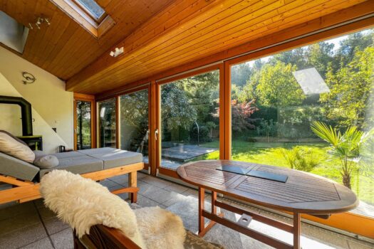 Privatsphäre pur: Einfamilienhaus in uneinsehbarer Lage mit schönem Garten Wintergarten
