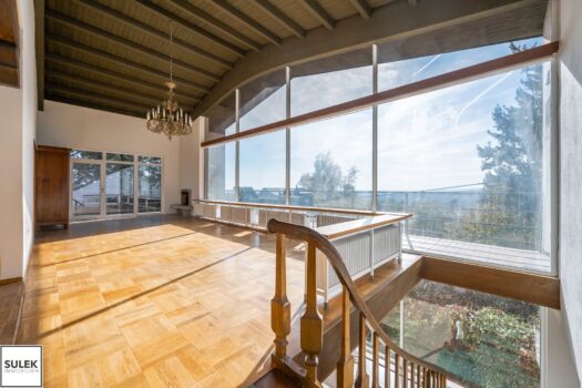 Erstbezug nach Sanierung: Großes Einfamilienhaus in einzigartiger Lage mit Weitblick und vielen Zimmern, Blick ins Grüne und in absoluter Ruhelage 6WJ5EcKajSkGD28RwMyZ4
