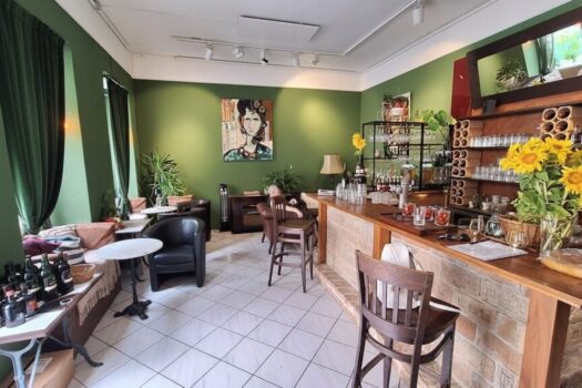 PREISHAMMER!!! Geschäftslokal am Kutschkermarkt mit Schanigarten und Weinkeller. Nur €500,- Pacht od € 59.000,- Investablöse geringe Hauptmiete!!! 6X6gjiI9k6Le2QIdLljVq9