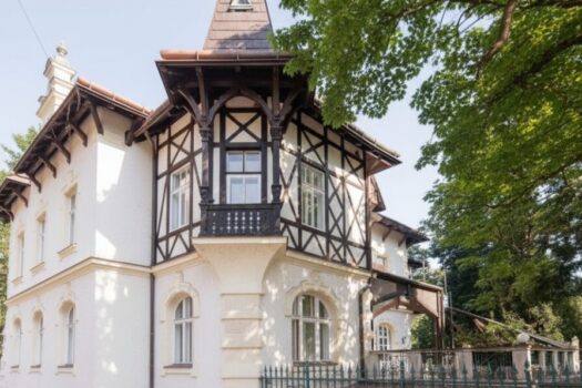 Historische Villa mit exklusivem Baugrundstück in einzigartiger Lage zu verkaufen! 6oNLNWagmHU9kP7xUk511k