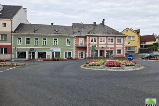 Mehrparteienhaus im Stadtzentrum Heidenreichstein gegenüber der Wasserburg Außenansicht (1)