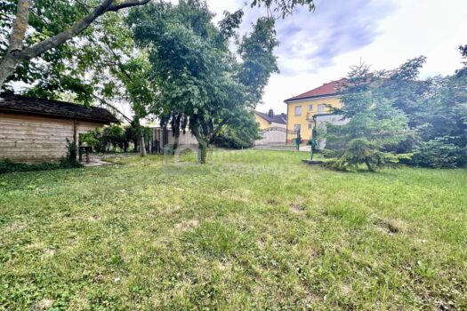 Traumhaftes Einfamilienhaus in Lassee: 9 Zimmer, Garten, Balkon und mehr! Haus Hinterseite/Garten