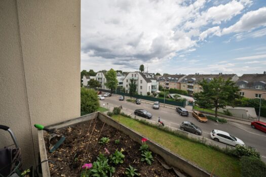 Tolle 2-Zimmer-Wohnung mit 2 Loggien, großer allgemeiner Garten Ausblick von Loggia