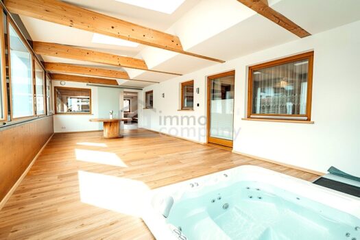 WOHNEN AM SEE - Absolute Rarität in unmittelbarer Seenähe mit Bergblick - 5 Zimmer Erdgeschoßwohnung mit großzügigen Räumlichkeiten und sehr interessanten Kaufpreis 77jkFGF81QfdtCnLNKsnhl