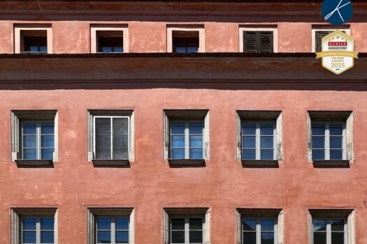 Zentrum: Fast leeres Zinshaus zum Entwickeln Ausschnitt Fassade