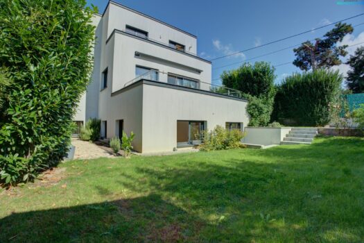 7EE9YDIcUcOszFkUUBHkv4