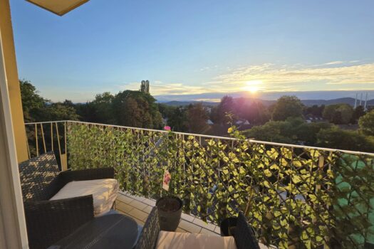 Modernisierte Wohnung mit West-Balkon und Aussicht! Balkon