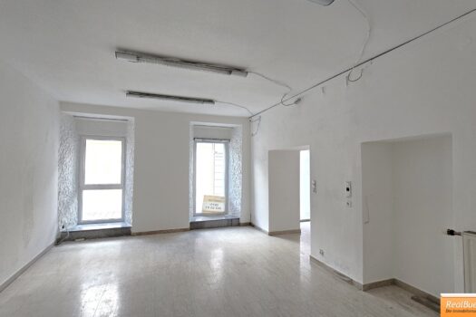 UNBEFRISTETES BÜRO / GESCHÄFTSLOKAL NÄHE HAUPTPLATZ Straßenseitiger Geschäftsraum