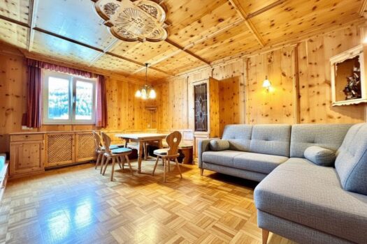 Pradl: Wohnen im Tiroler Stil – Charmante 2-Zimmer-Wohnung mit Potenzial zur 3er-WG Wohnzimmer