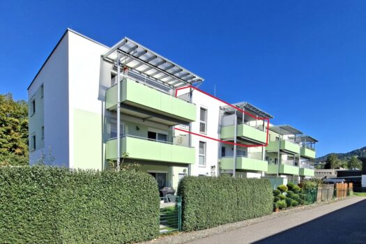 Neuwertige 2-Zimmer-Eigentumswohnung mit Südbalkon, Lift und Carport Balkon Südansicht