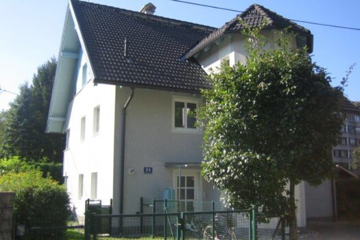 Sehr ruhige, geräumige 4 Zimmer Wohnung - Zentrumsnahe Ruhelage AOWBapznGQ