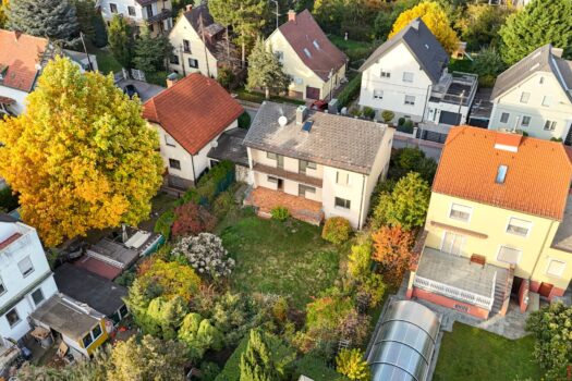 EIN- ODER ZWEIFAMILIENHAUS, gute Substanz, Modernisierungsbedarf GHVPLVE3CQ5CusOC97Hax