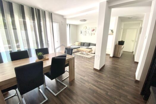 Attraktive Eigentumswohnung im Herzen von Seewalchen am Attersee – Wohnen, wo andere Urlaub machen! JqpoD7Se0SgMOOpA4NglP