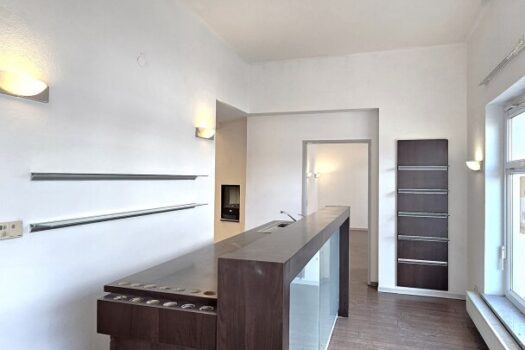GESCHÄFSLOKAL / BÜRO / CAFE / FRISEUR IN DER RAIMUND OBENDRAUFSTRASSE Eingang / Empfangsbereich