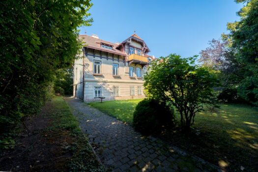 Jahrhundertwende Villa und großartiges Grundstück im Herzen von Gießhübl dEKKwbvQxeLtpm256tB8