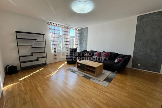 Großzügige 6-Zimmer-Altbauwohnung • 123 m² • Terrasse & Balkone s829SgBj5FSh3ahR7G9Le