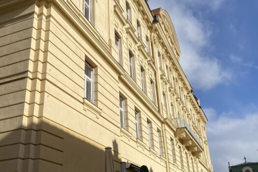 GROSSE ALTBAUWOHNUNG MIT FLÜGELTÜREN 16rHwuOUNkTEBifEcm0SfZ