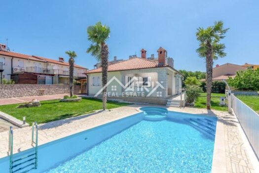 1757931268 novigrad kuca s bazenom i pogledom na more prodaja 27