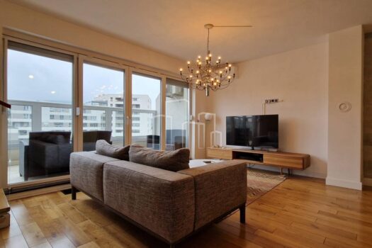 1759930430 1000120558