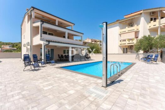 PAŠMAN, BANJ – GELEGENHEIT! Haus mit Pool, 100 m vom Meer entfernt 1761822200 713707466