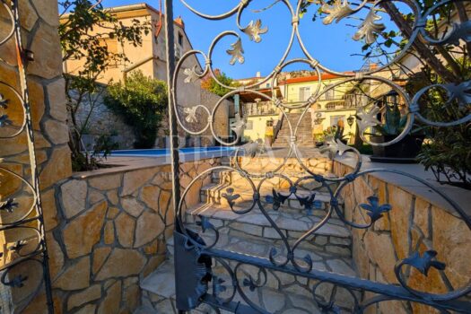 1762340988 bribir kuca s bazenom 1