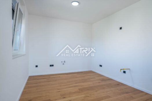 1762440453 vinkovci luksuzan cetverosobni stan sa 2 balkona i parkingom 3