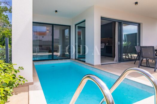 1762782487 1507584189 598911 0