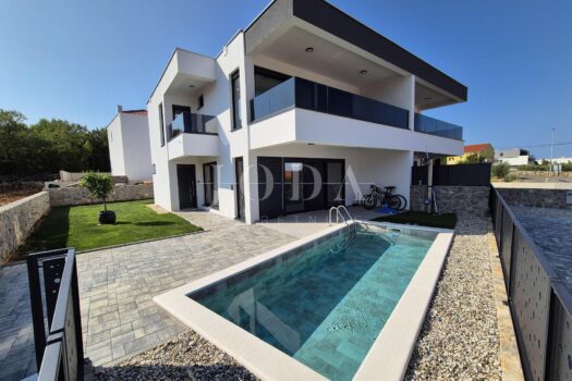 1762788327 1755029581 470948 0