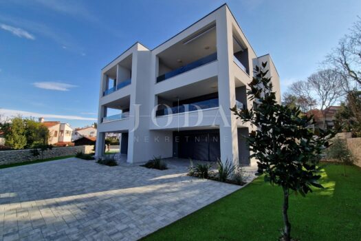 1762793109 679469869 418020 0